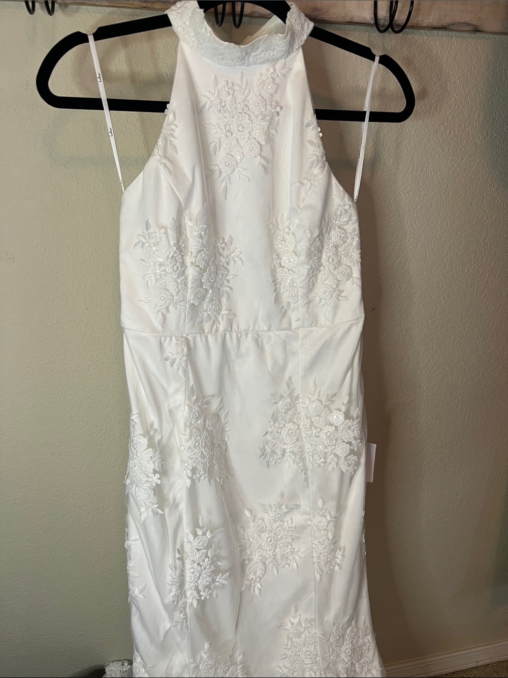 Lulu’s beaded lace halter bridal gown - Picture 6 of 6